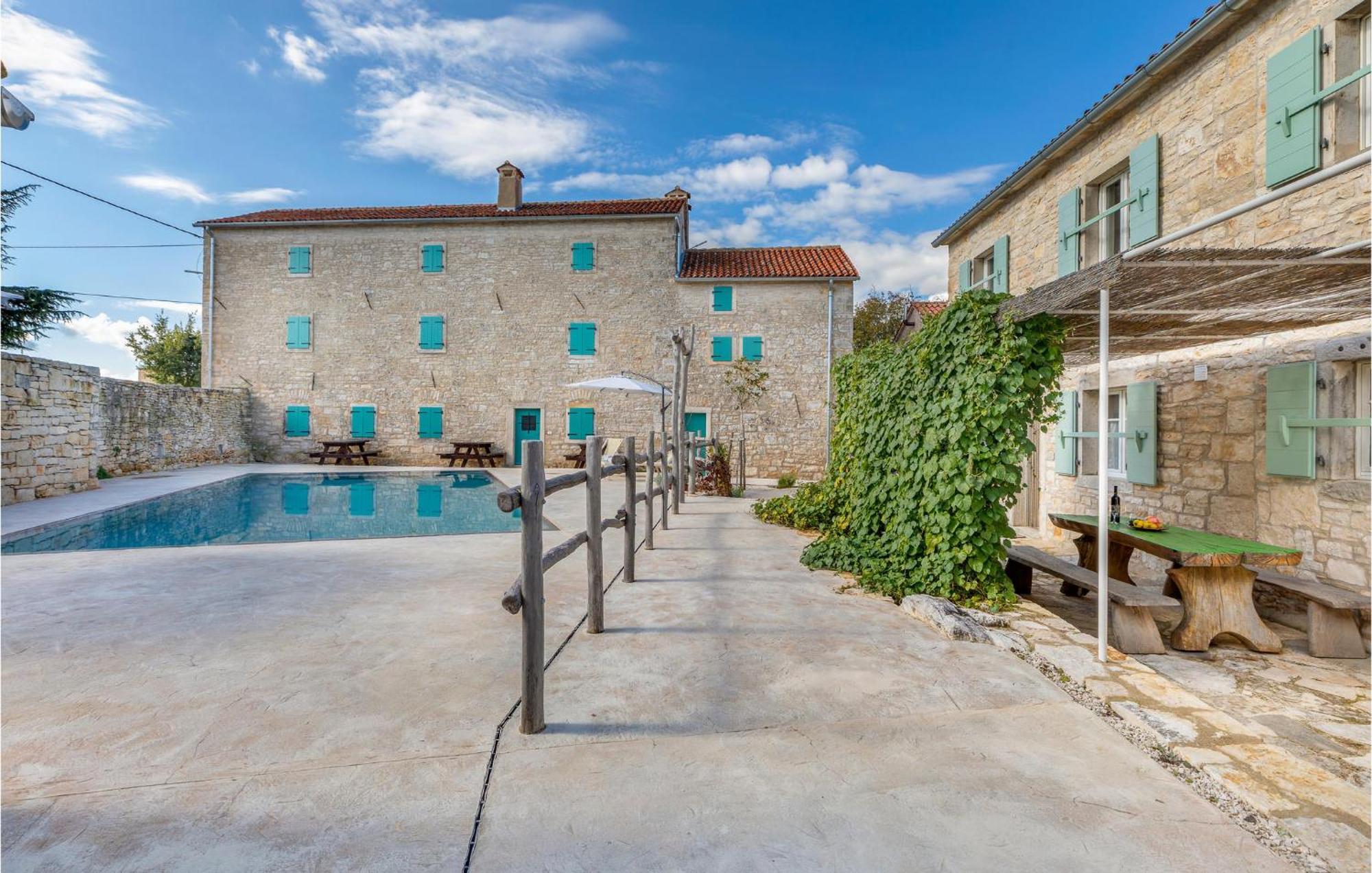 Awesome Apartment In Zminj Exterior photo